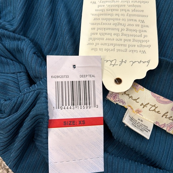 BAND OF THE FREE AVRIL TEAL MOCK NECK CROP TOP NWT - Picture 10 of 10